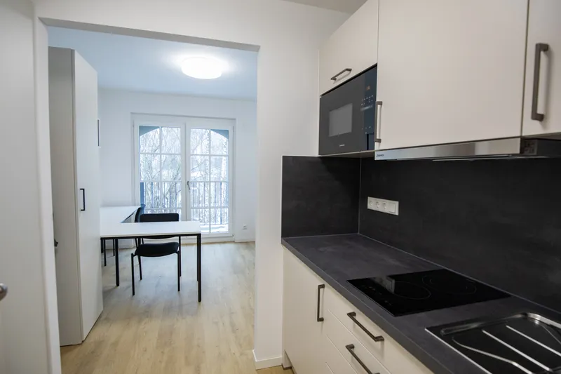 Großes möbliertes Apartment für zwei Personen mit ALL-IN-Miete und Balkon in Berlin-Pankow — photo 1